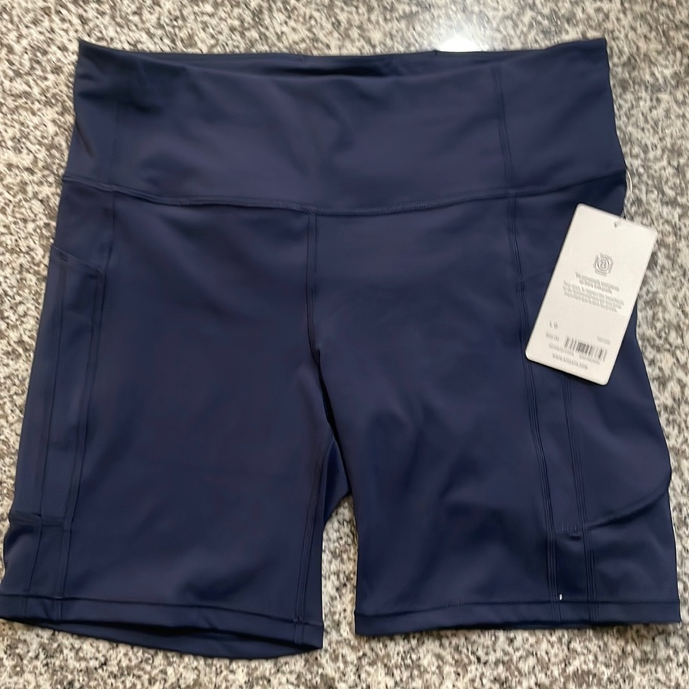 Athleta Ultimate Stash II 7” Short